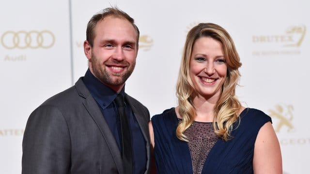 Schauen Elternfreunde entgegen: Julia und Robert Harting.