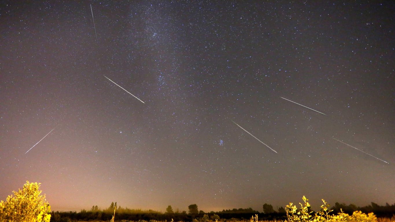Meteoritenschauer über Kroatien: Ein japanischen Unternehmen will das Himmelsschauspiel in Zukunft auf Knopfdruck möglich machen. Wie teuer die künstlichen Sternschnuppen sind, ist noch offen.