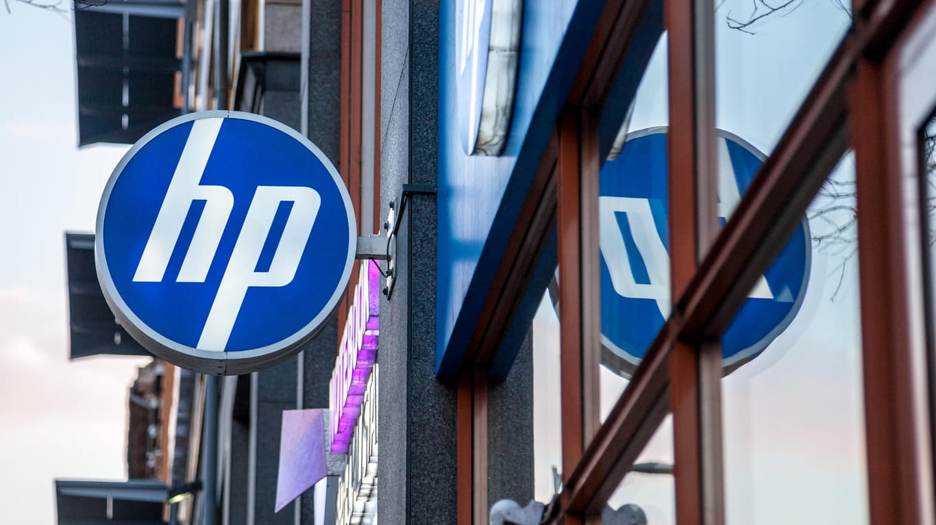 Das Logo von HP: Der Konzern ruft die Akkus verschiedener Notebook-Modelle zurück.