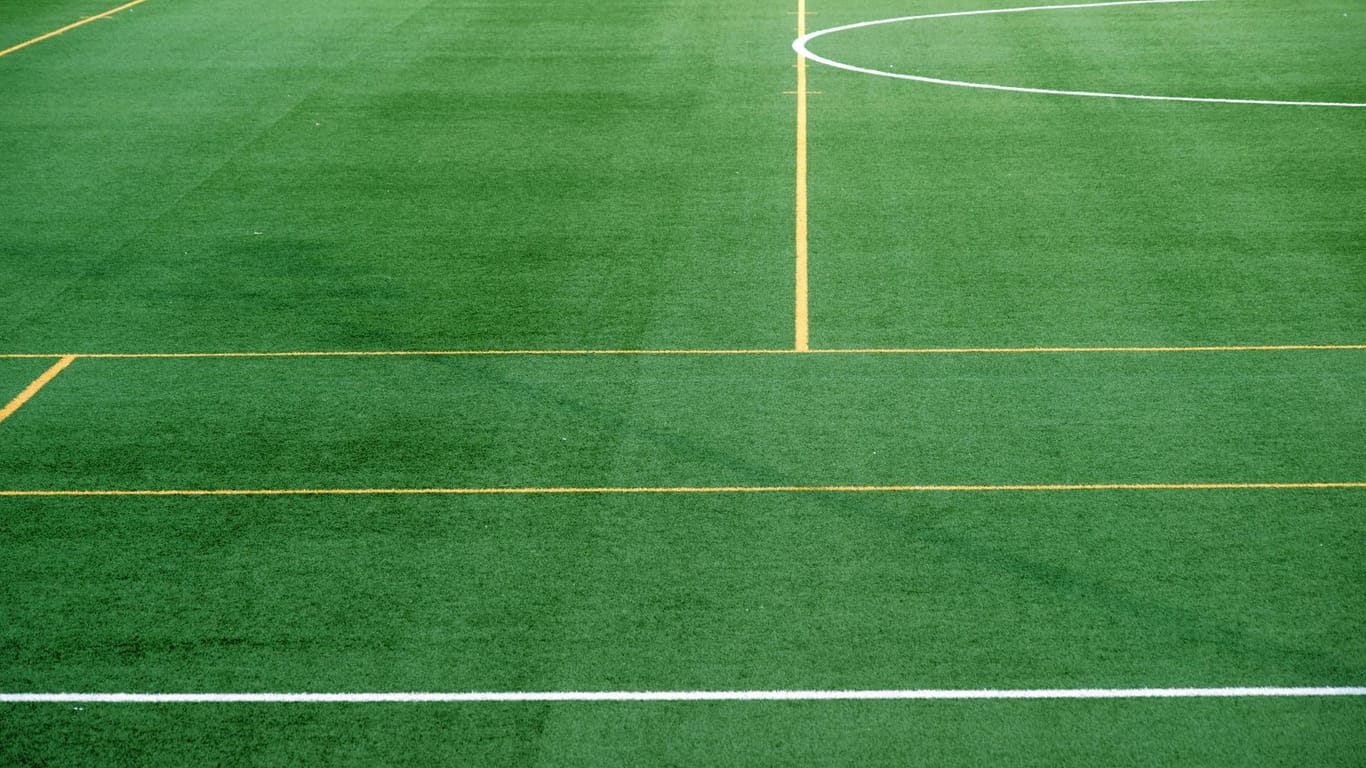 Den Kunstrasenplatz in Hagen-Helfe nutzen der SV Boele-Kabel, FC Iliria Hagen, Al Seddiq Hagen und FC Bosna. (Symbolfoto)