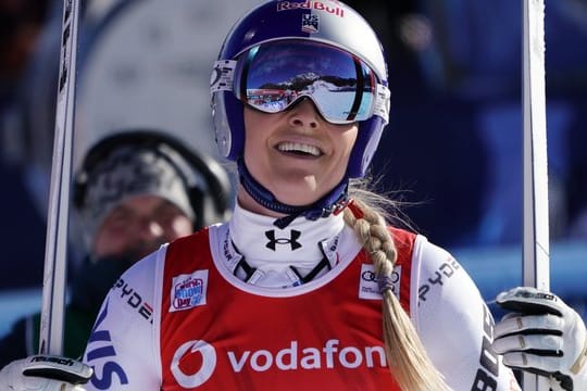 Lindsey Vonn raste bei der Abfahrt in Cortina d'Ampezzo auf Rang 15.