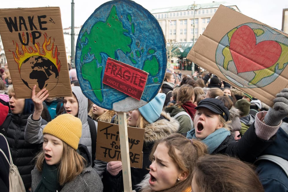 Klimastreik statt Schule: In Hamburg gingen Hunderte Schüler bei der Aktion "FridaysforFuture" auf die Straße.