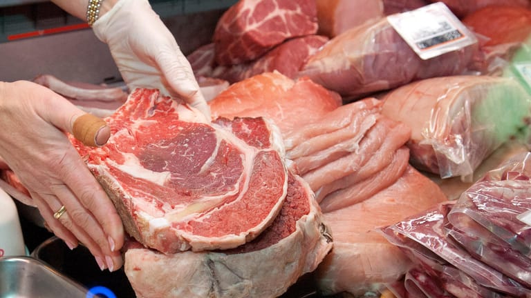 Fleischkauf: Stammen diese Koteletts aus artgerechter Haltung? Für Verbraucher ist das nicht immer leicht zu erkennen.