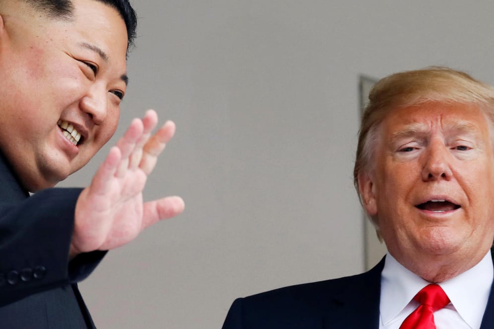 Kim Jong Un und Donald Trump bei ihrem ersten Gipfel im Juni 2018: Nordkoreas Machthaber und der US-Präsident wollen sich im Februar erneut treffen.