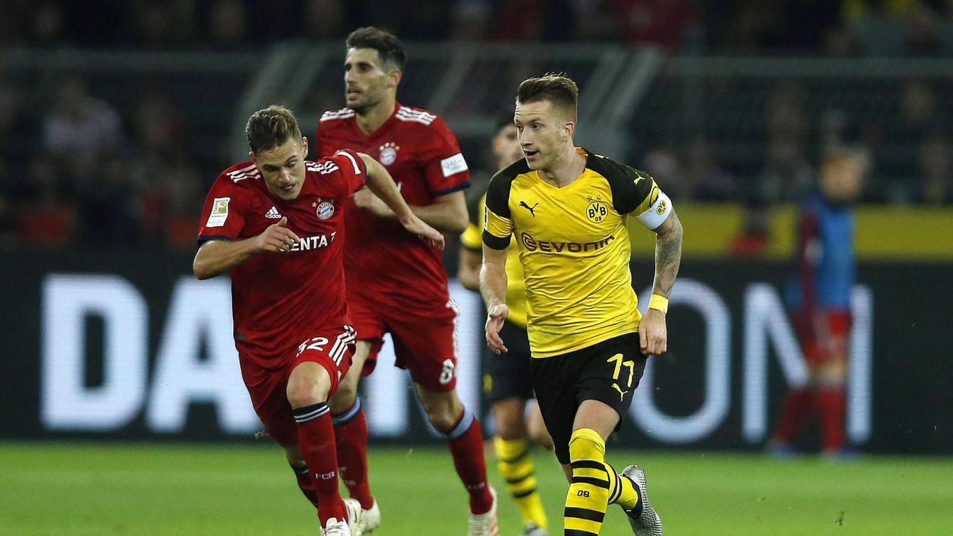 Marco Reus (gelb) im Laufduell mit Bayerns Joshua Kimmich.