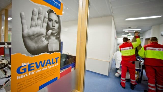 Plakat mit der Aufschrift "Bei Gewalt hört für uns der Spaß auf"