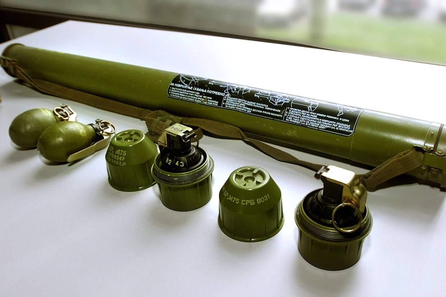 Granatwerfer russischer Fabrikation, sichergestellt vom LKA Stuttgart (Symbolbild): Sollte der im Wagen gefundene Granatwerfer als Kriegswaffe eingestuft werden, droht den Männern eine Haftstrafe.
