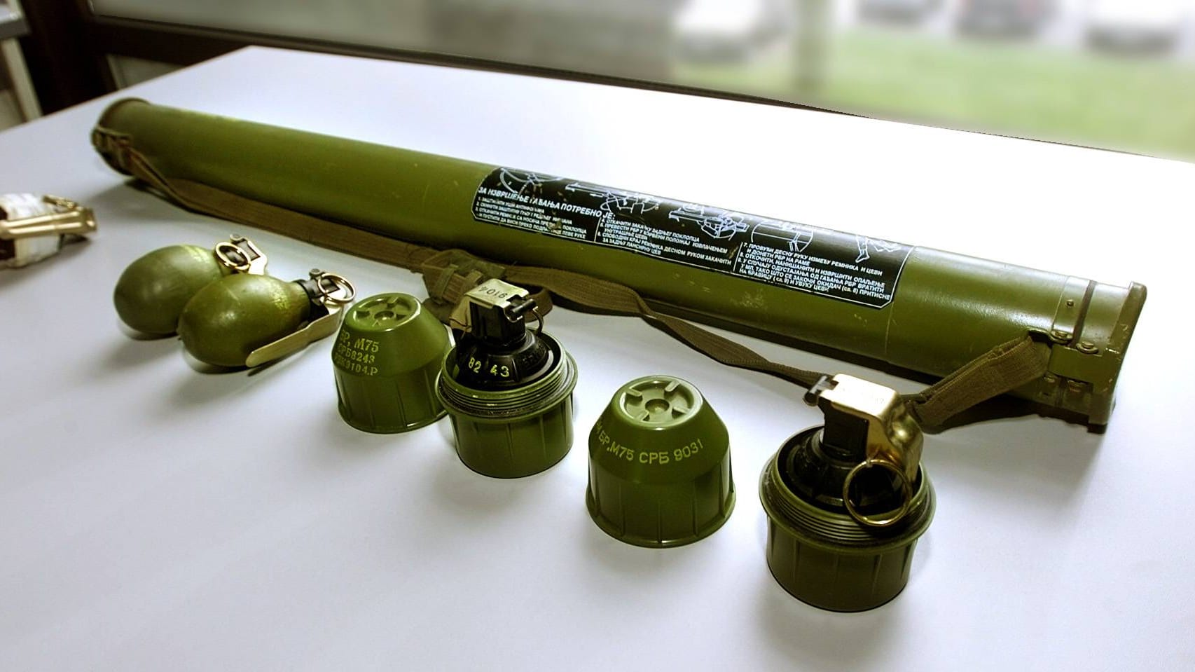 Granatwerfer russischer Fabrikation, sichergestellt vom LKA Stuttgart (Symbolbild): Sollte der im Wagen gefundene Granatwerfer als Kriegswaffe eingestuft werden, droht den Männern eine Haftstrafe. Granatwerfer russischer Fabrikation, sichergestellt vom LKA Stuttgart (Symbolbild): Sollte der im Wagen gefundene Granatwerfer als Kriegswaffe eingestuft werden, droht den Männern eine Haftstrafe.