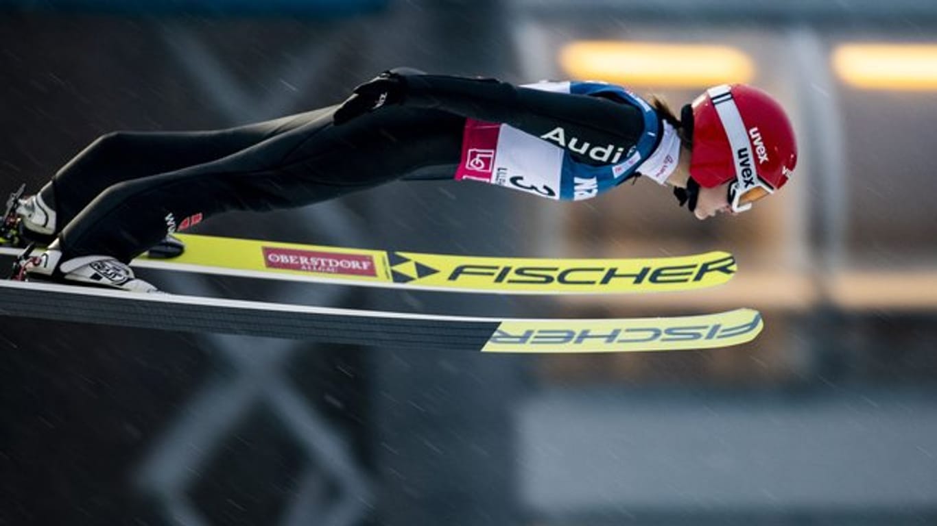 Katharina Althaus gewann mit den deutschen Skispringerinnen den Team-Wettbewerb in Zao.