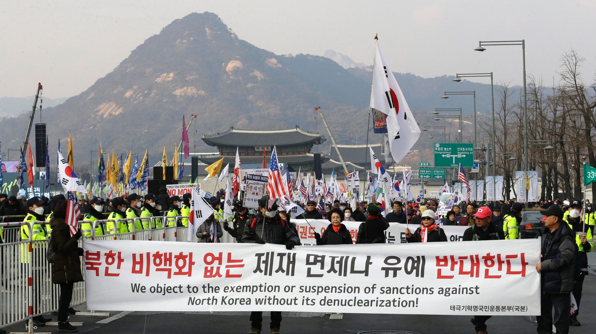 Demonstranten marschieren auf einer Kundgebung zur Unterstützung der Politik der Vereinigten Staaten: Südkorea hofft auf dauerhaften Frieden auf der koreanischen Halbinsel.