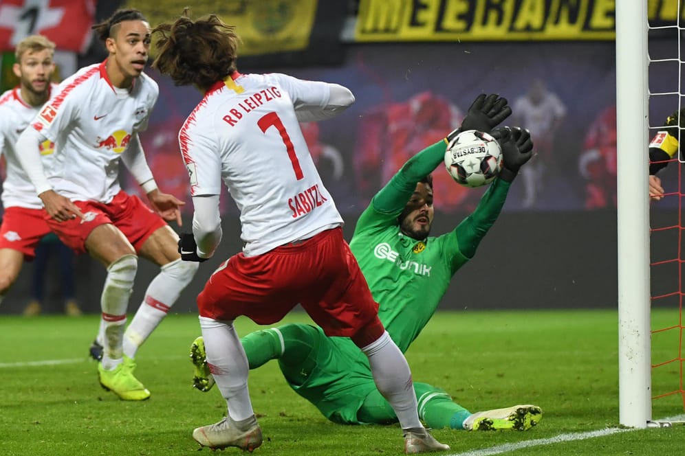Roman Bürki (grün) avancierte zu Dortmunds Matchwinner.