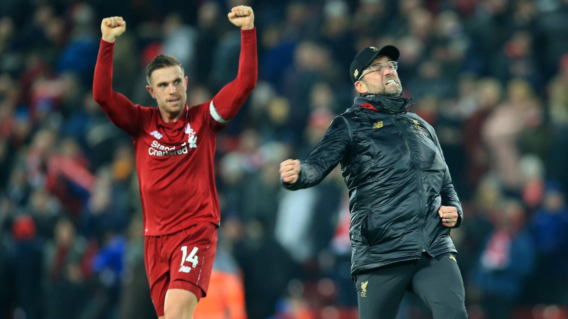 Jordan Henderson (links) und Jürgen Klopp bejubeln den Sieg.