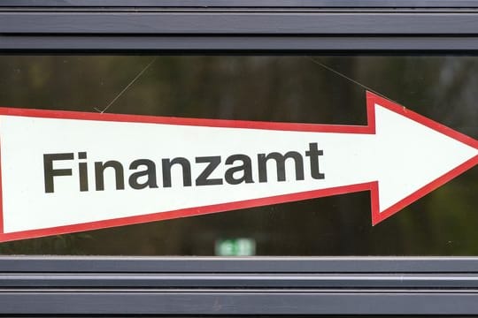 "Für Steuerpflichtige ist es ärgerlich, dass die Bearbeitungsdauer der Steuererklärungen im Schnitt immer länger wird", sagte der Geschäftsführer von Lohnsteuer-kompakt.