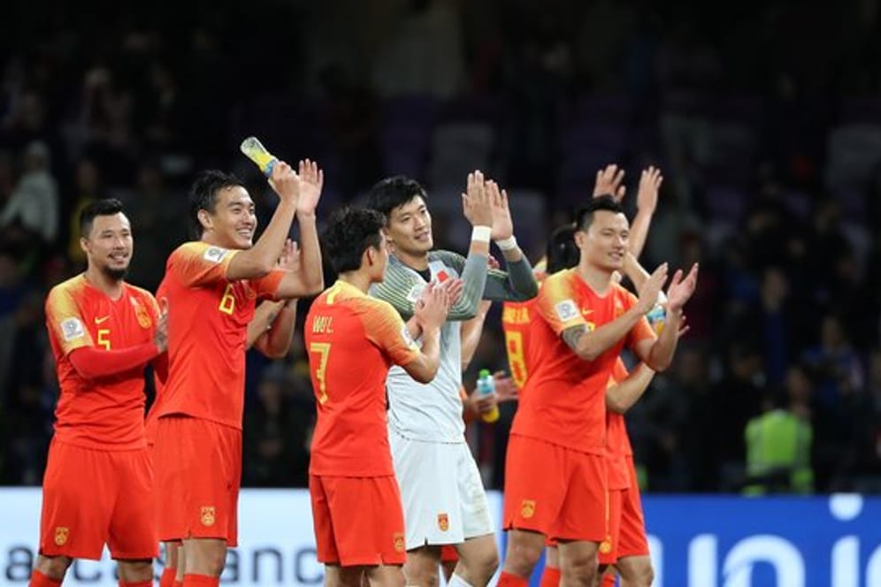 Chinas Spieler jubeln über den Einzug ins Viertelfinale des Asien-Cups.