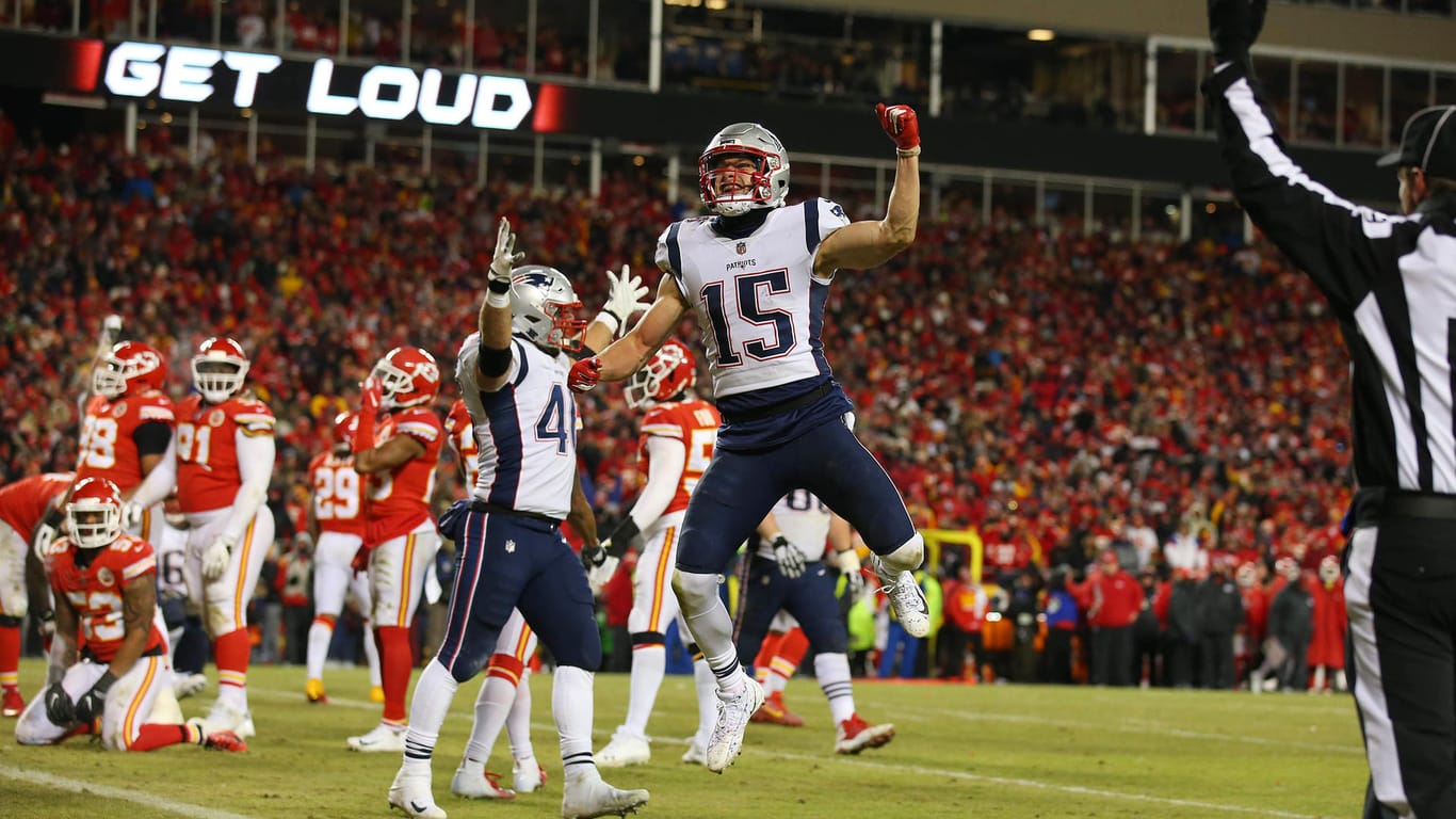 Spieler der New England Patriots jubeln über ihren Sieg: Beim diesjährigen Super Bowl kommt es zur Begegnung zwischen den New England Patriots und den Los Angeles Rams.