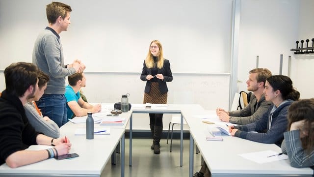 Jeden Dienstag trifft sich die Berlin Debating Union, der Debattierclub der Berliner Hochschulen, an der Humboldt-Universität.