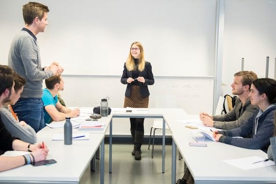 Jeden Dienstag trifft sich die Berlin Debating Union, der Debattierclub der Berliner Hochschulen, an der Humboldt-Universität.