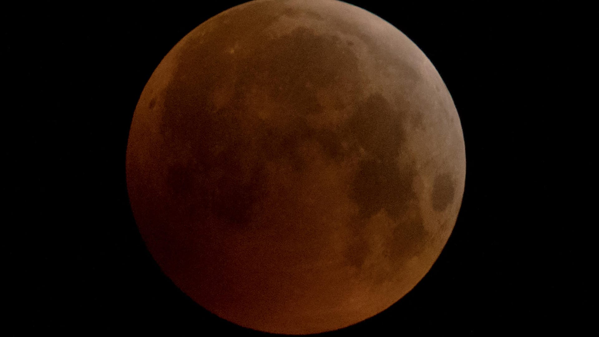 Totale Mondfinsternis, gesehen in Frankfurt am Main