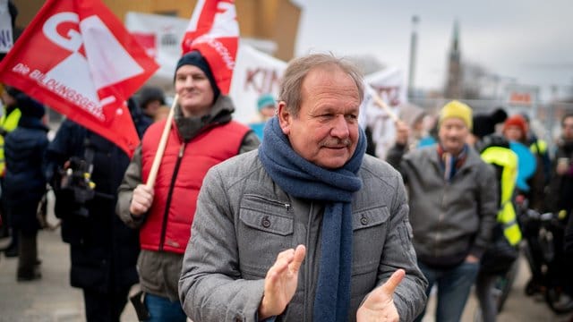 Verhandlungsführer Frank Bsirske, Vorsitzender der Gewerkschaft ver. Verhandlungsführer Frank Bsirske, Vorsitzender der Gewerkschaft ver.