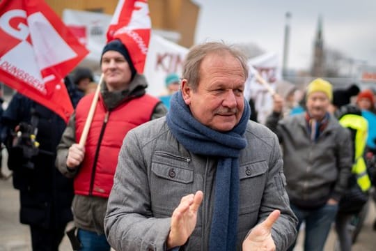 Verhandlungsführer Frank Bsirske, Vorsitzender der Gewerkschaft ver.
