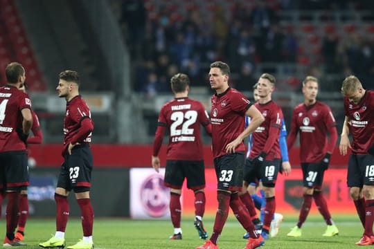 Bedient: Die Nürnberger Spieler sind nach der Heimpleite gegen Hertha BSC.