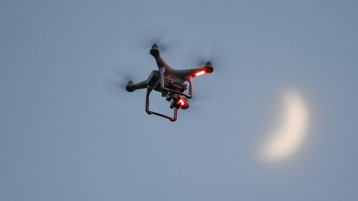 Die Deutsche Flugsicherung registriert zunehmend Behinderungen des Luftverkehrs durch Drohnen.