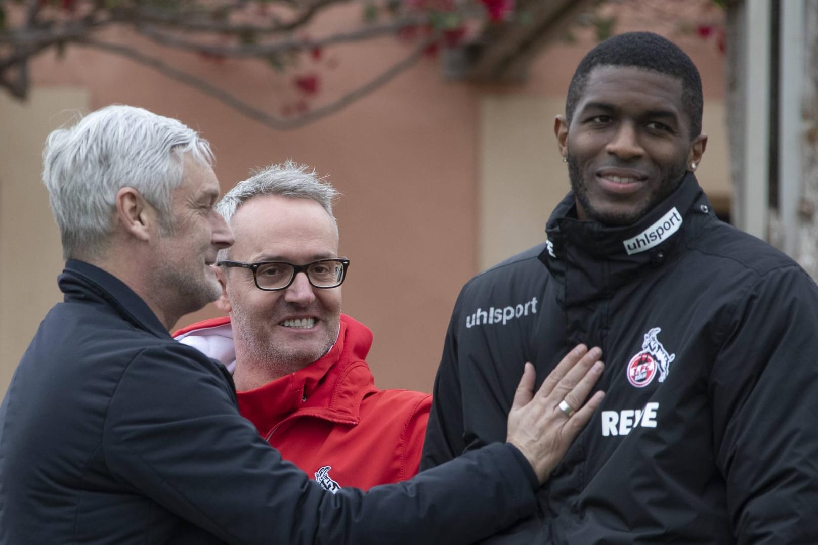 Aufbauarbeit: Köln-Manager Armin Veh (l.) mit dem derzeit nicht spielberechtigten Torjäger Anthony Modeste.