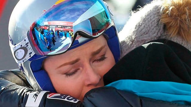 Lindsey Vonn musste nach dem Rennen in Cortina d'Ampezzo getröstet werden.