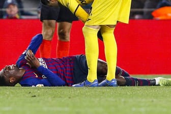 Spiel gegen Leganés: Barcelonas Ousmane Dembélé (u.) liegt mit schmerzverzerrtem Gesicht am Boden.