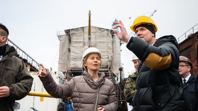 "Ich mache mir sehr große Sorgen um die Gorch Fock", sagte Verteidigungsministerin von der Leyen. "Ich mache mir sehr große Sorgen um die Gorch Fock", sagte Verteidigungsministerin von der Leyen.