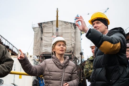 "Ich mache mir sehr große Sorgen um die Gorch Fock", sagte Verteidigungsministerin von der Leyen.