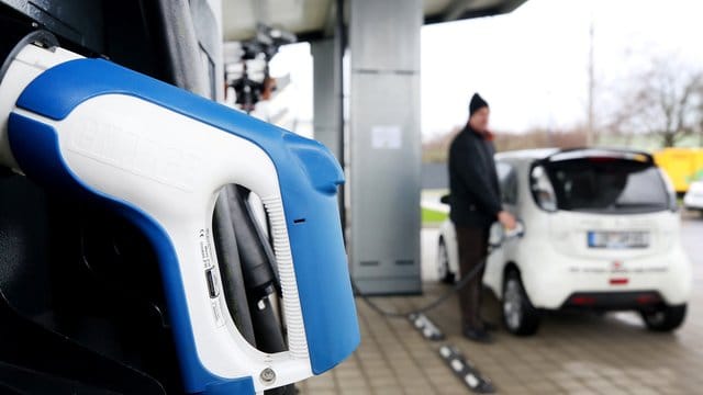 Gerade in den Städten sind viele Fahrer von E-Autos auf öffentliche oder teilöffentliche Ladepunkte angewiesen. Gerade in den Städten sind viele Fahrer von E-Autos auf öffentliche oder teilöffentliche Ladepunkte angewiesen.