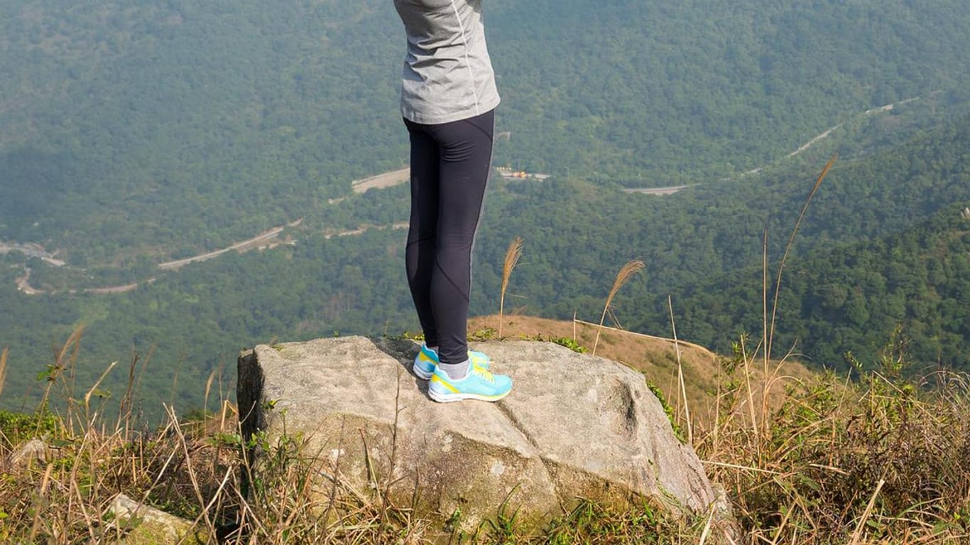 Eine Bergsteigerin in Taiwan: In den Bergen auf der Insel ist jetzt eine Frau ums Leben gekommen.