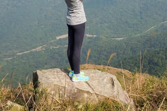 Eine Bergsteigerin in Taiwan: In den Bergen auf der Insel ist jetzt eine Frau ums Leben gekommen.