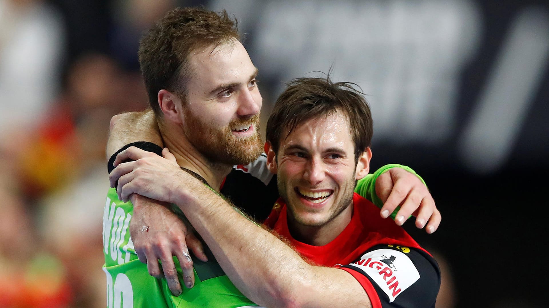 Freude pur bei Andreas Wolff (l.) und Uwe Gensheimer: Deutschland steht nach einem Sieg gegen Kroatien vorzeitig im Halbfinale der Heim-WM.