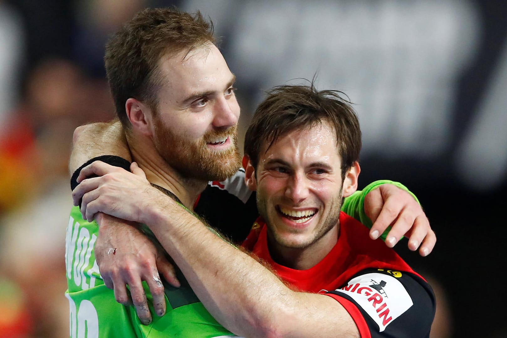 Freude pur bei Andreas Wolff (l.) und Uwe Gensheimer: Deutschland steht nach einem Sieg gegen Kroatien vorzeitig im Halbfinale der Heim-WM.