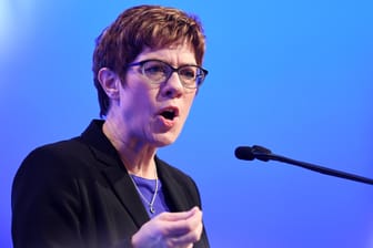 Annegret Kramp-Karrenbauer: Die CDU-Vorsitzende hat vor Spekulationen zu Neuwahlen gewarnt.
