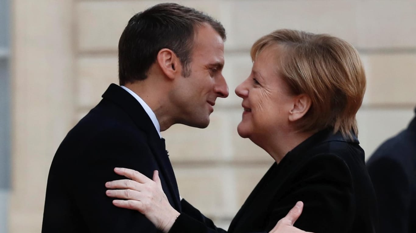 Emmanuel Macron, Angela Merkel.