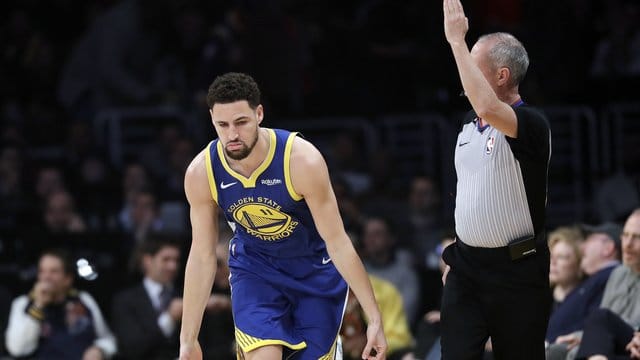 Rekordmann: Klay Thompson (l) feiert einen Korb gegen die LA Lakers.