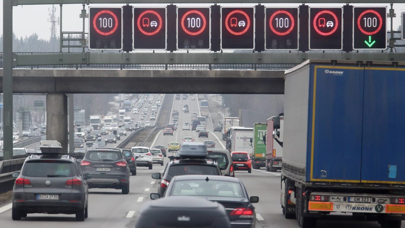 Autobahn: Experten argumentieren, dass die Geschwindigkeitsdifferenzen zwischen den Autobahnspuren zunehemn – und somit auch das Unfallrisiko.