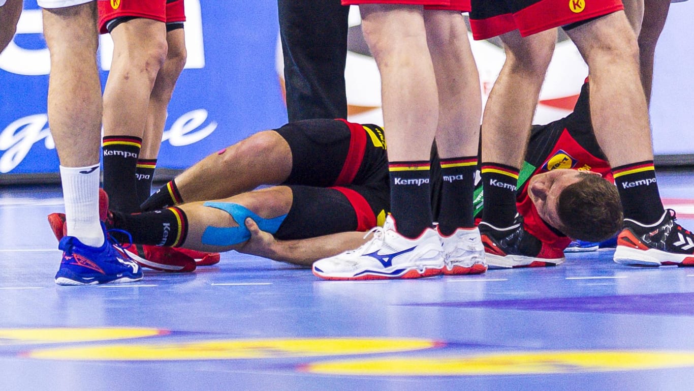 Turnier-Aus: Martin Strobel rutschte früh im Spiel gegen Kroatien weg und zog sich eine schwere Knieverletzung zu.