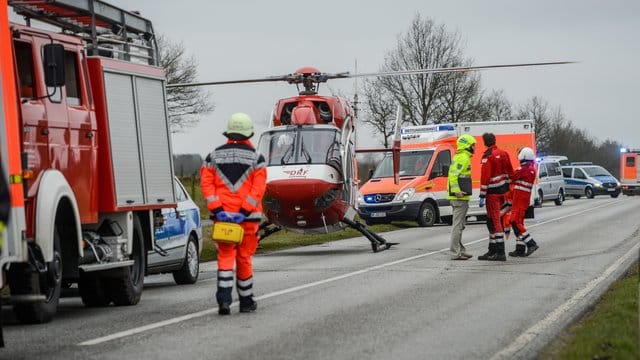 Hubschrauber am Unfallort: Bei der Aufarbeitung sollten Unfallopfer sich genau informieren, welche Rechte ihnen zustehen.