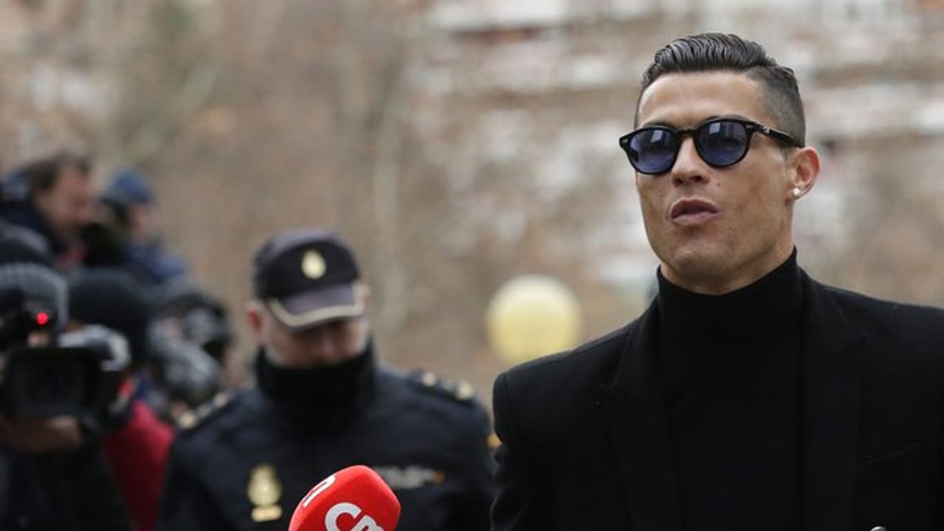 Cristiano Ronaldo auf dem Weg zum Gerichtssaal in Madrid.