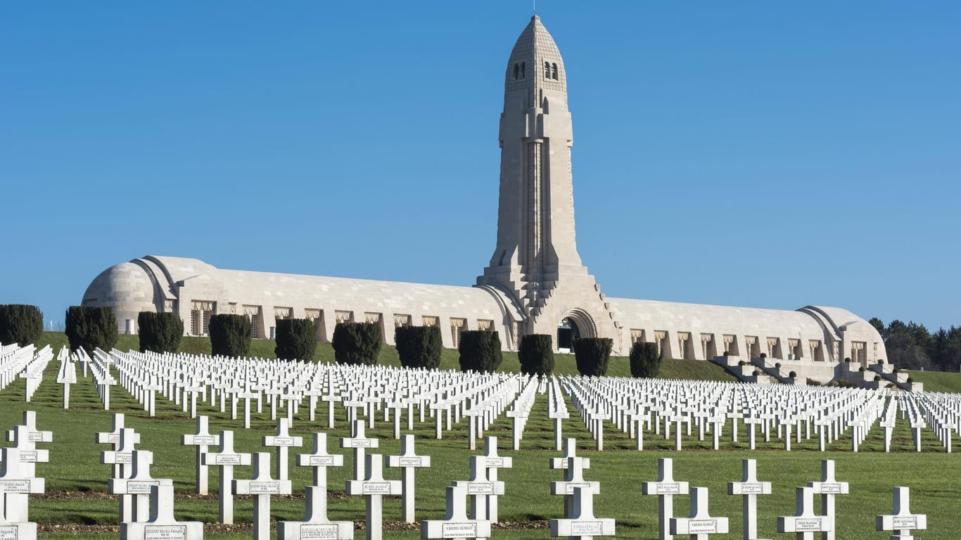 Nationaler Soldatenfriedhof gefallener Soldaten im ersten Weltkrieg Beinhaus von Douaumont Verdun
