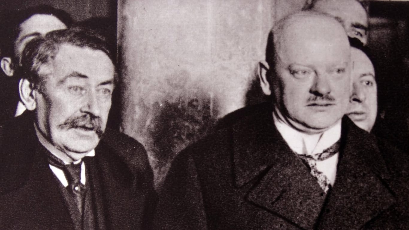 Photograph of Aristide Briand and Gustav Stresemann conferencing Dated 1920 WHA PUBLICATIONxINxGERx