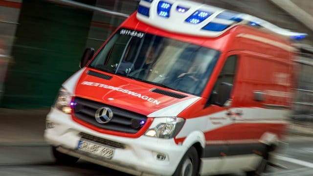 Rettungswagen im Noteinsatz Rettungswagen im Noteinsatz