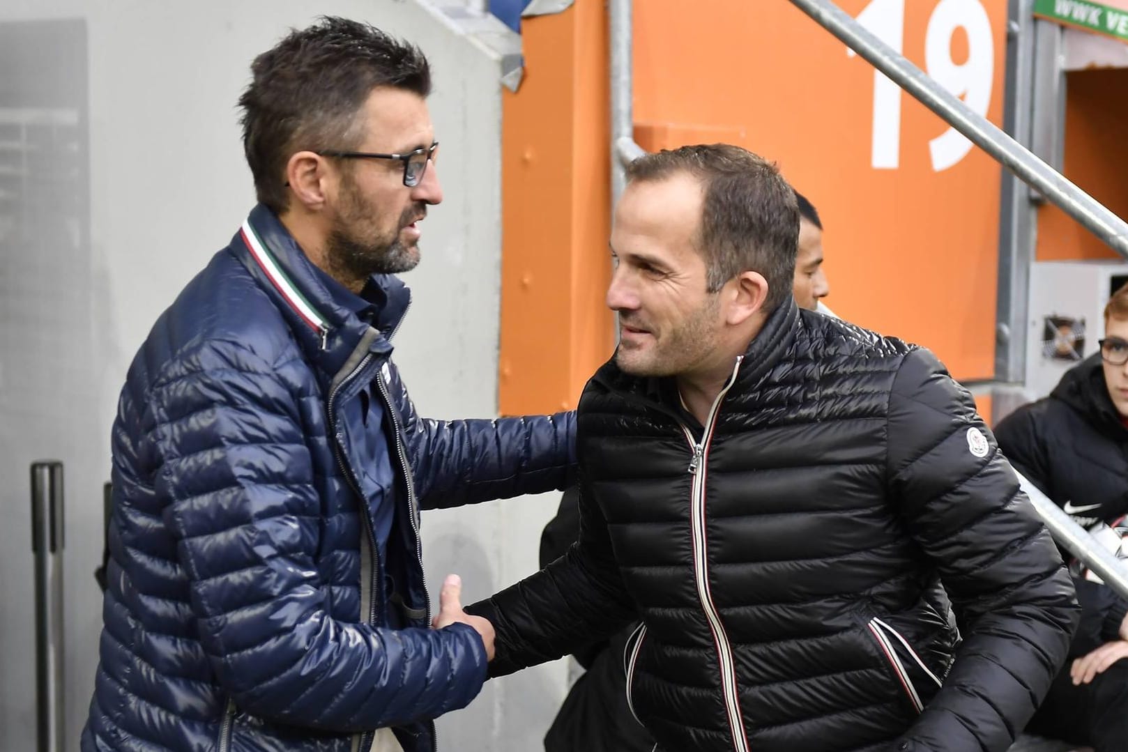Bekommen von ihren Bossen im Abstiegskampf das Vertrauen: Nürnbergs Michael Köllner (l.) und Augsburgs Manuel Baum.