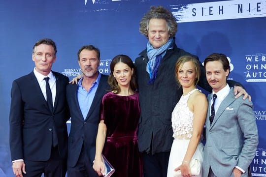 Das Team von "Werk ohne Autor": Oliver Masucci (l-r), Sebastian Koch, Paula Beer, Florian Henckel von Donnersmarck, Saskia Rosendahl und Tom Schilling.