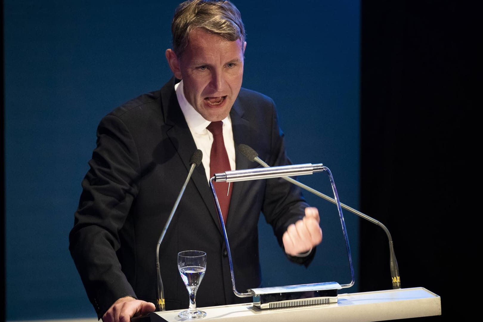 Thüringens AfD-Landesvorsitzender Björn Höcke: "Nicht der Nationalsozialismus selbst, sondern die Niederlage von 1945 scheint für Höcke die eigentliche Katastrophe zu sein."
