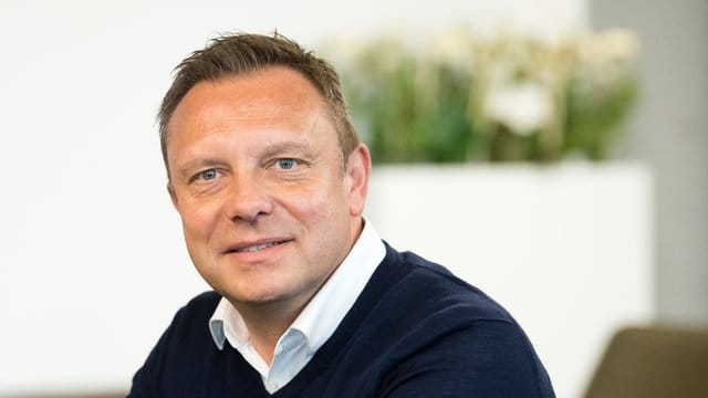 Für Hannovers Trainer André Breitenreiter steht in Dortmund am Samstag viel auf dem Spiel. Für Hannovers Trainer André Breitenreiter steht in Dortmund am Samstag viel auf dem Spiel.